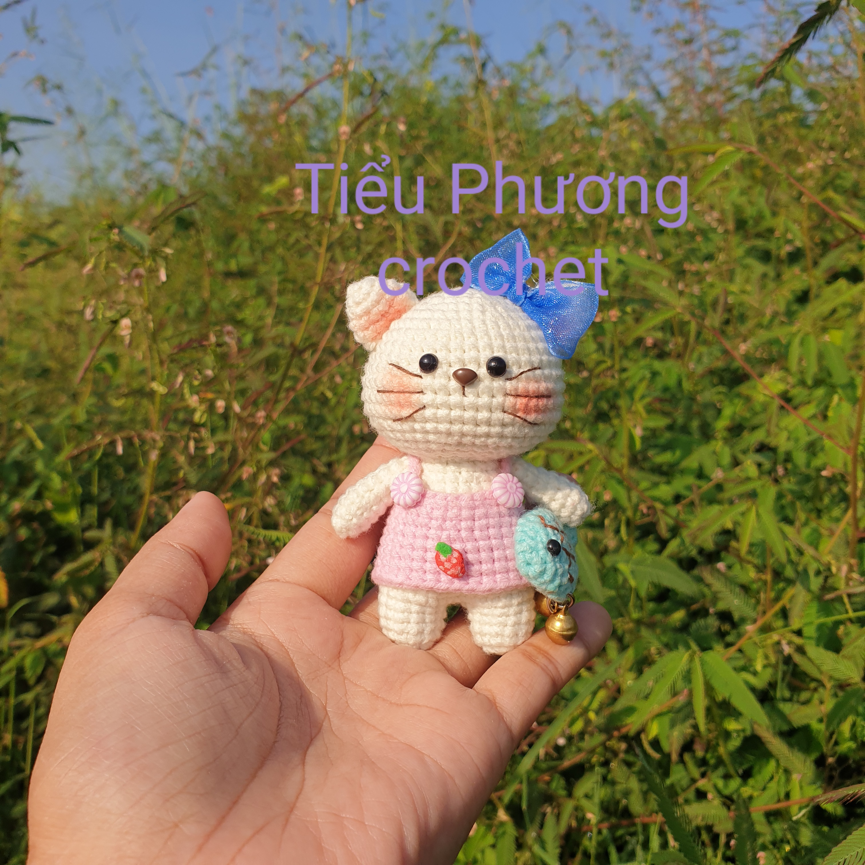 Móc khóa mèo Hello Kitty ôm cá