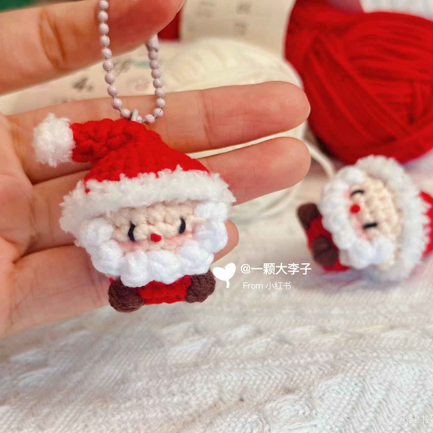 Chart móc ông già noel mini - Free crochet min santa pattern